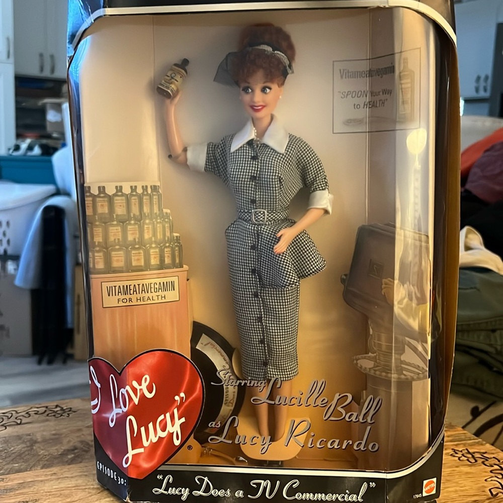 I love Lucy/Lucy does a TV commercial collectors edition new inbox
